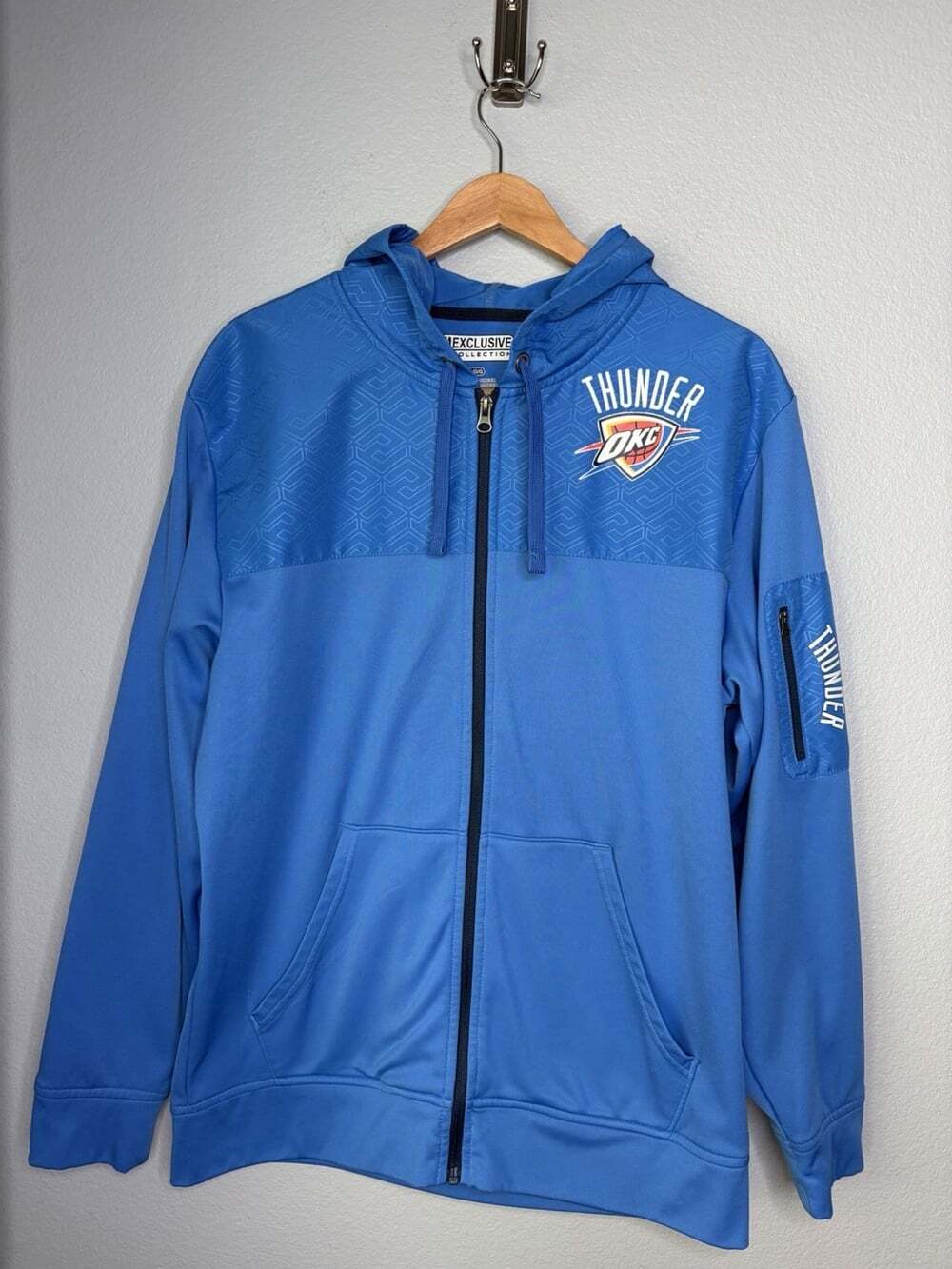 OKC Thunder Exclusive Collection Men's Zip Up Pullover Hoodie LARGE